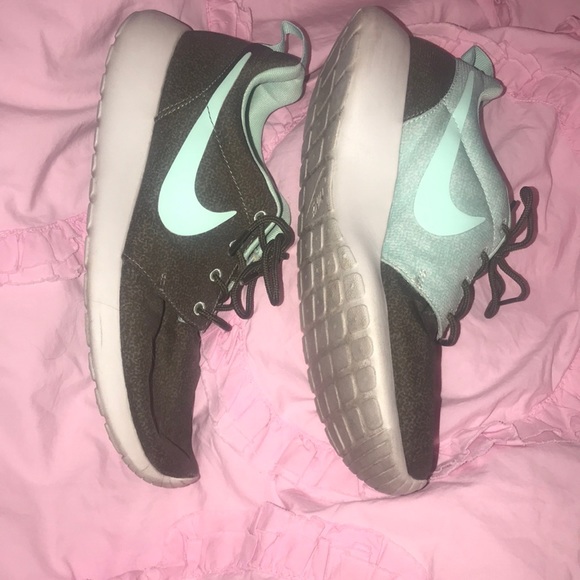 Nike shoes - Picture 3 of 5